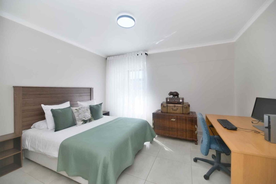 9 Bedroom Property for Sale in Westcliff Western Cape